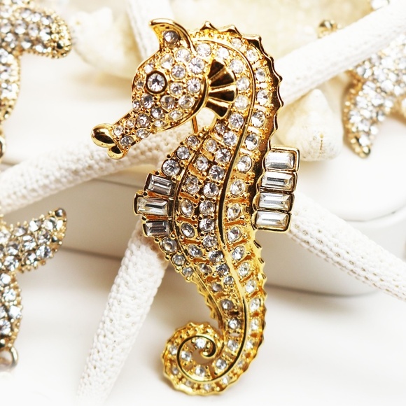 HOST PICK! 🎉 Sparkling Vintage NOLAN MILLER Seahorse Brooch - Picture 2 of 15